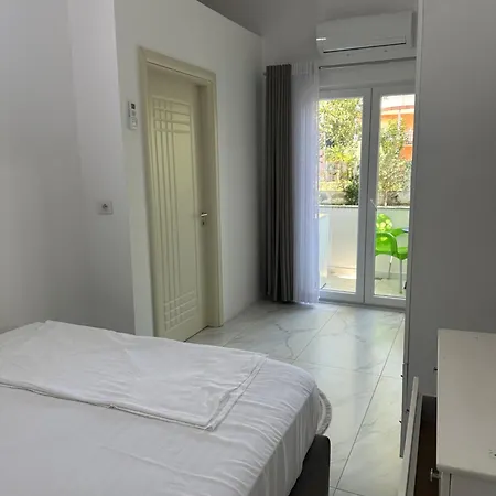 Kompleksi Tre Shqiponjat *