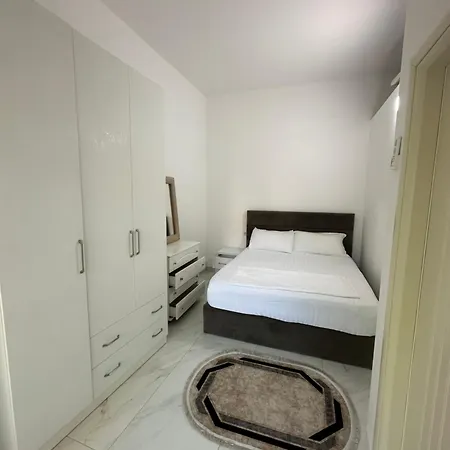 公寓 Kompleksi Tre Shqiponjat *