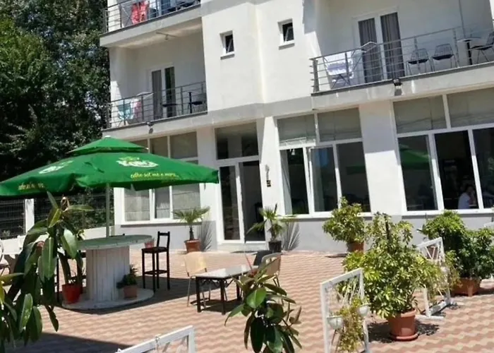 公寓 Kompleksi Tre Shqiponjat *