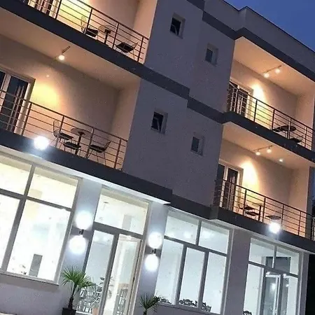 Kompleksi Tre Shqiponjat